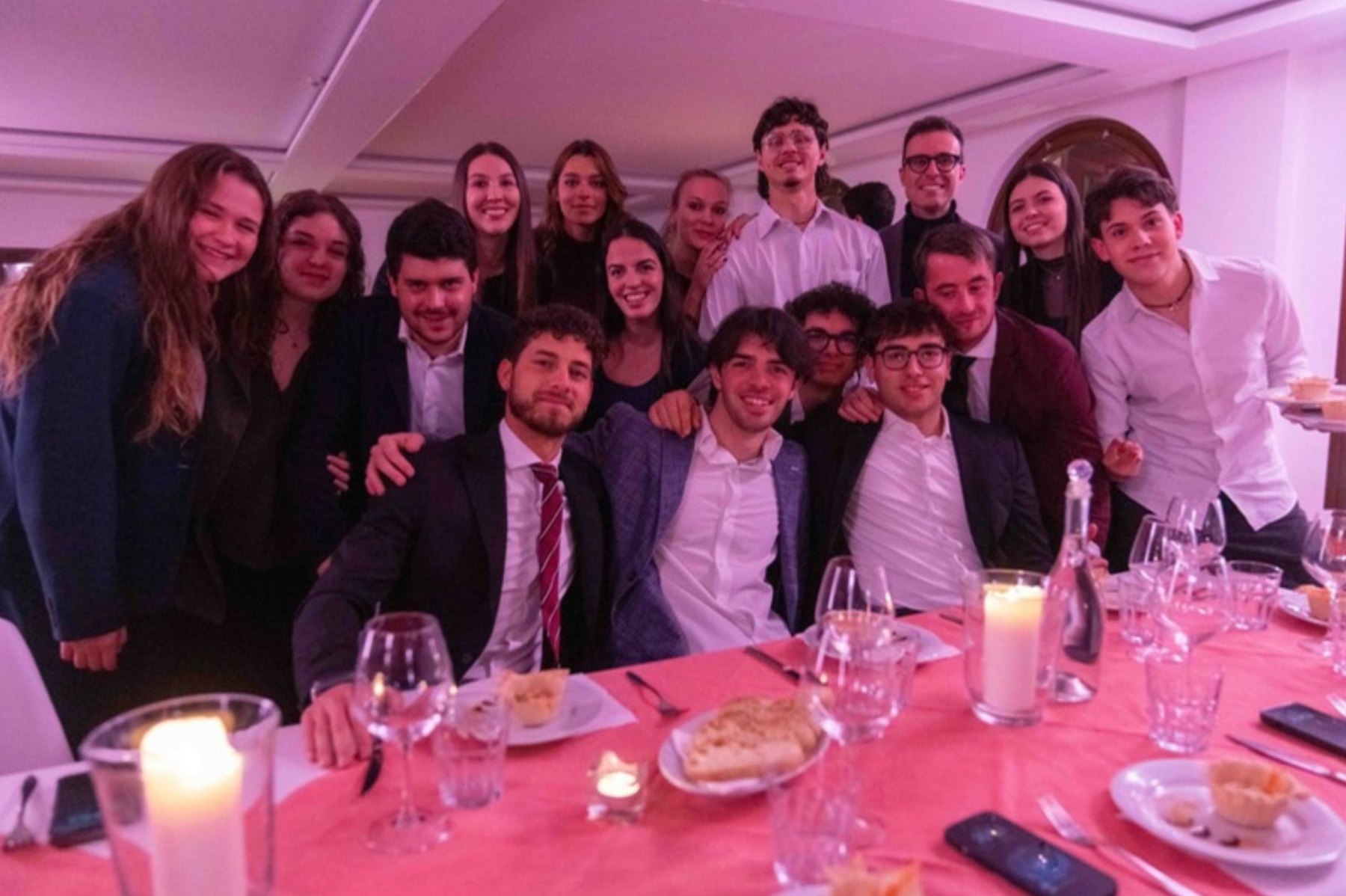 La cena insieme, a lume di candela