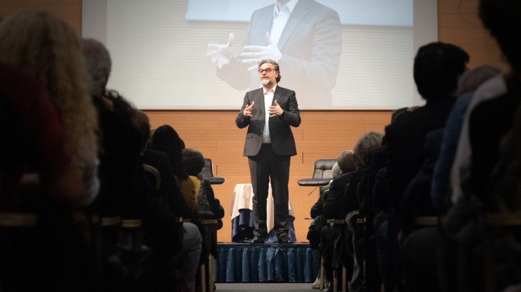 Filippo-Rossi-Comunicazione-sul-Palco-3.jpg