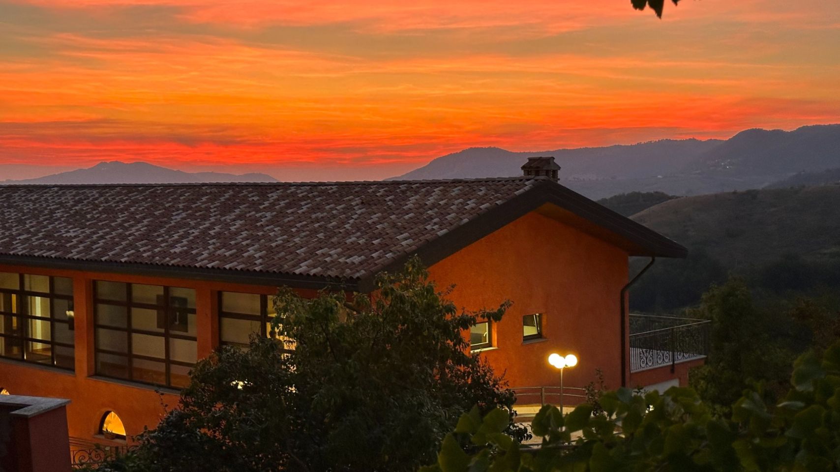 Il Borgo del Monte Antico Sole Rosso